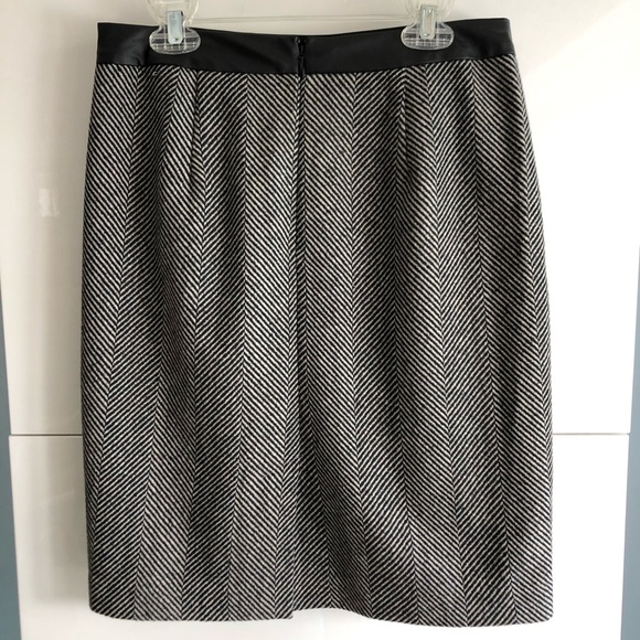 Banana Republic Herringbone Wool Blend Lined Skirt Sz. 0 or XS - Picture 2 of 6